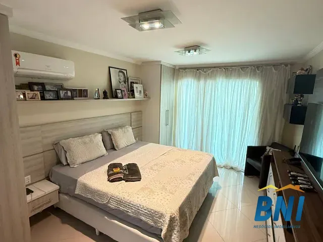 Casa com 300m² 5 quartos e 8 banheiros, à venda ou para alugar, no bairro Barra da Tijuca em Rio de Janeiro