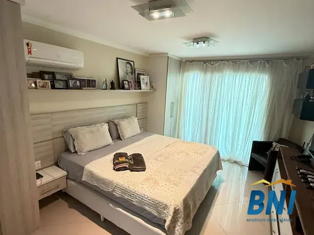 Casa com 300m² 5 quartos e 8 banheiros, à venda ou para alugar, no bairro Barra da Tijuca em Rio de Janeiro