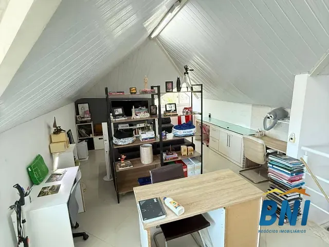 Casa com 300m² 5 quartos e 8 banheiros, à venda ou para alugar, no bairro Barra da Tijuca em Rio de Janeiro