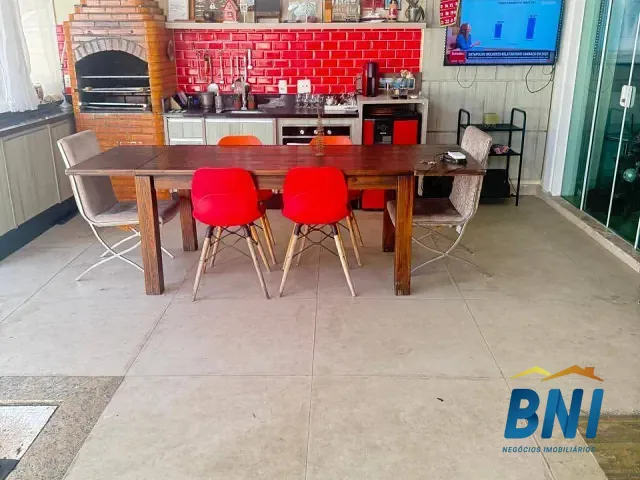 Casa com 300m² 5 quartos e 8 banheiros, à venda ou para alugar, no bairro Barra da Tijuca em Rio de Janeiro