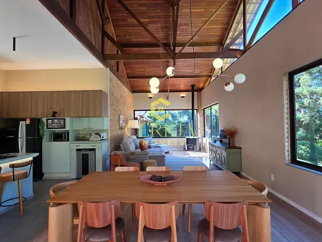 Casa 3 quartos e 4 banheiros, à venda, no bairro Mury em Nova Friburgo