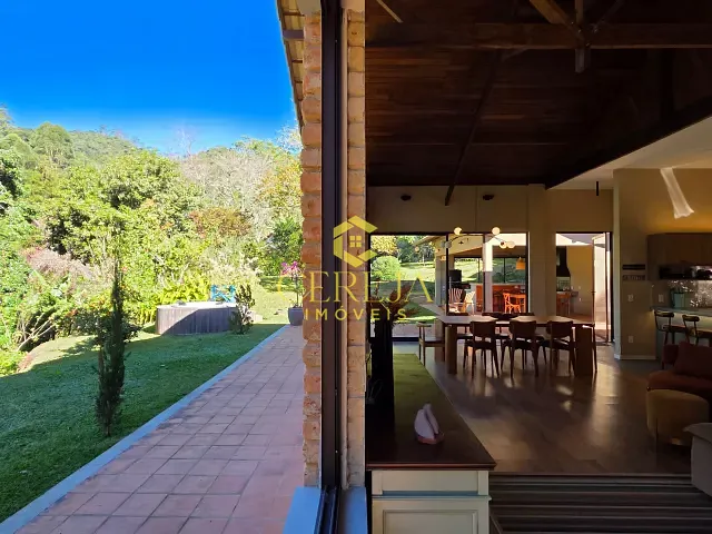 Casa 3 quartos e 4 banheiros, à venda, no bairro Mury em Nova Friburgo