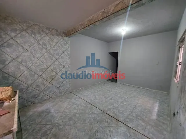 Casa 2 quartos e 2 banheiros, à venda, no bairro Retiro em Volta Redonda