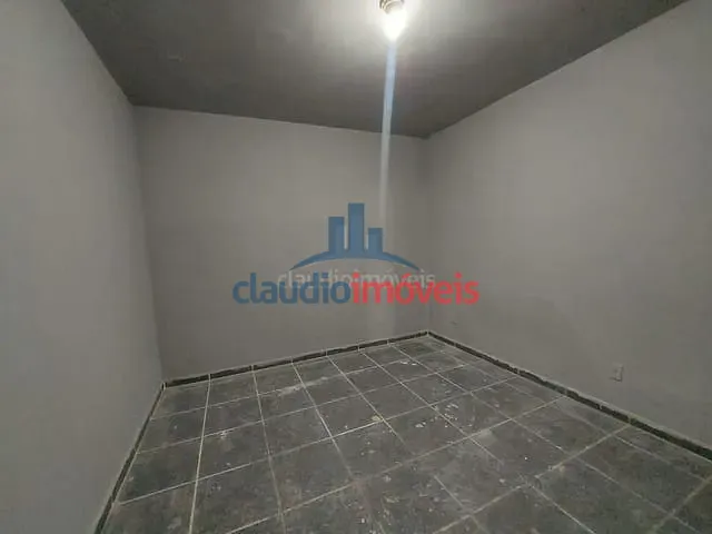 Casa 2 quartos e 2 banheiros, à venda, no bairro Retiro em Volta Redonda