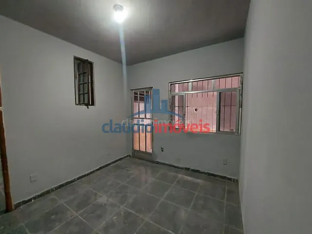 Casa 2 quartos e 2 banheiros, à venda, no bairro Retiro em Volta Redonda