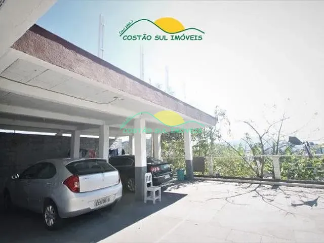 Casa com 500m² 10 quartos e 4 banheiros, à venda, no bairro Córrego Grande em Florianópolis