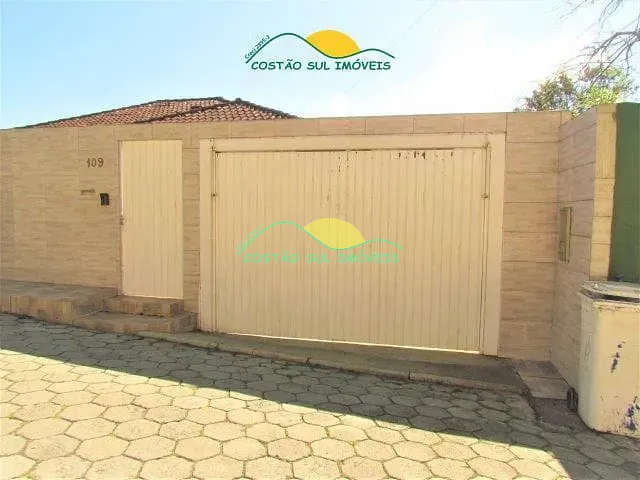 Casa com 500m² 10 quartos e 4 banheiros, à venda, no bairro Córrego Grande em Florianópolis