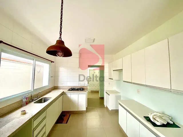 Casa 3 quartos e 6 banheiros, para alugar, no bairro Rosário em Pirassununga
