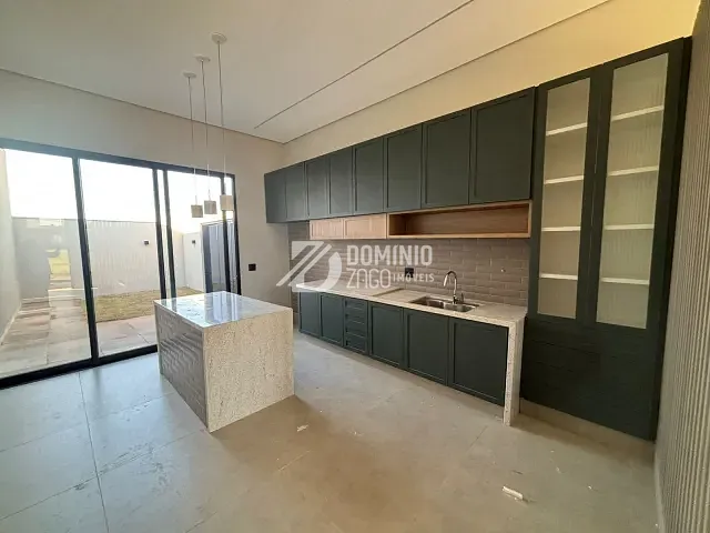 Casa com 200m² 3 quartos e 2 banheiros, à venda ou para alugar, no bairro Parque dos Buritis II em Uberaba