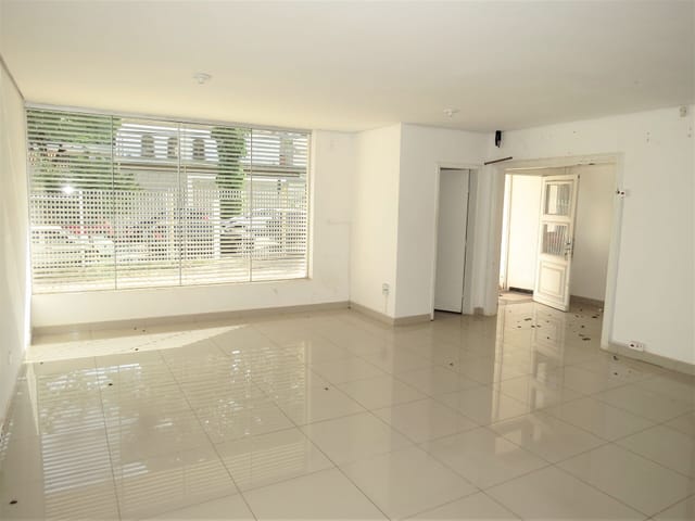 Casa com 620m² 13 quartos e 7 banheiros, à venda, no bairro Canadá em Londrina