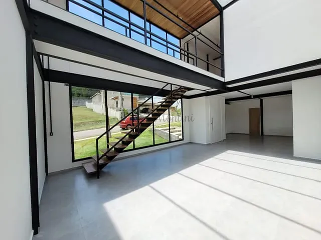Casa com 522m² 3 quartos e 5 banheiros, à venda, no bairro Jardim Caiapiá em Cotia