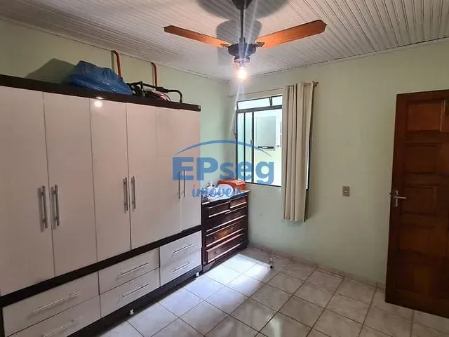 Casa com 280m² 3 quartos e 1 banheiro, à venda, no bairro Cláudia em Londrina