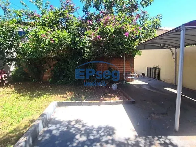 Casa com 280m² 3 quartos e 1 banheiro, à venda, no bairro Cláudia em Londrina