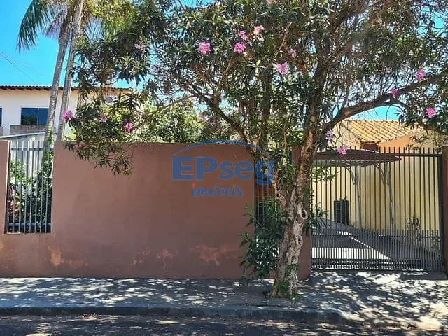 Casa com 280m² 3 quartos e 1 banheiro, à venda, no bairro Cláudia em Londrina