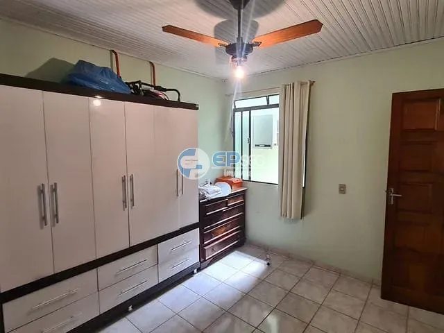 Casa com 280m² 3 quartos e 1 banheiro, à venda, no bairro Cláudia em Londrina