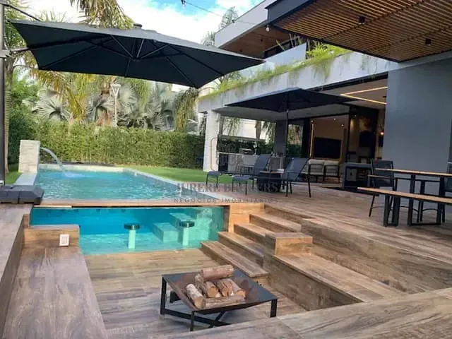 Casa 4 quartos e 5 banheiros, à venda, no bairro Jurerê Internacional em Florianópolis