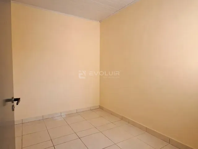 Casa com 90m² 2 quartos e 1 banheiro, para alugar, no bairro Goiânia Sul em Abadia de Goiás