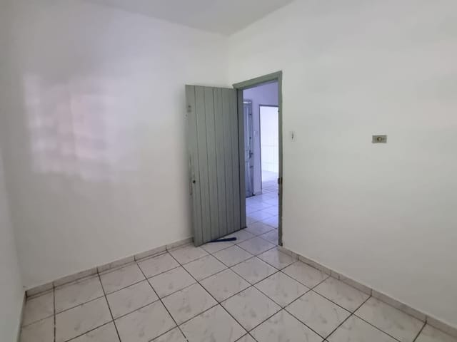 Casa 1 quarto e 1 banheiro, para alugar, no bairro Vila Metalúrgica em Santo André
