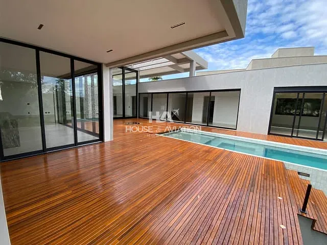 Casa com 1590m² 4 quartos e 5 banheiros, à venda, no bairro Residencial Aldeia do Vale em Goiânia