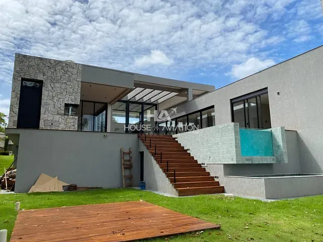Casa com 1590m² 4 quartos e 5 banheiros, à venda, no bairro Residencial Aldeia do Vale em Goiânia