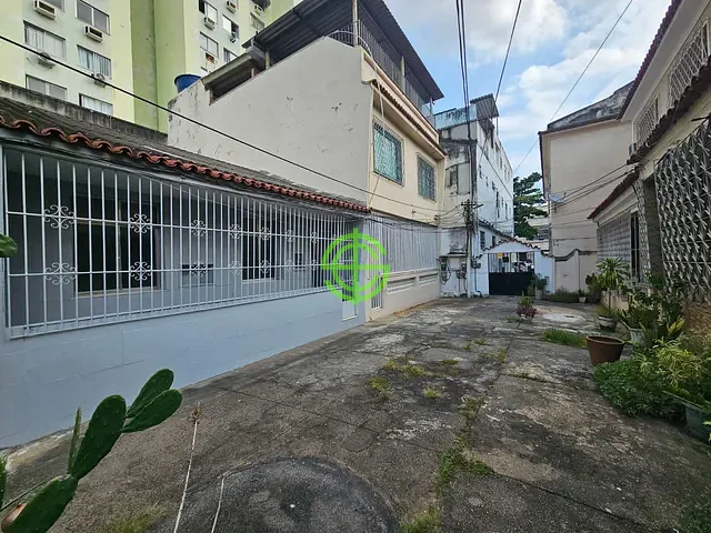 Casa 2 quartos e 1 banheiro, para alugar, no bairro Cascadura em Rio de Janeiro