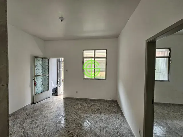 Casa 2 quartos e 1 banheiro, para alugar, no bairro Cascadura em Rio de Janeiro
