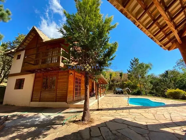 Casa com 22000m² 4 quartos e 1 banheiro, à venda, no bairro Pedro do Rio em Petrópolis