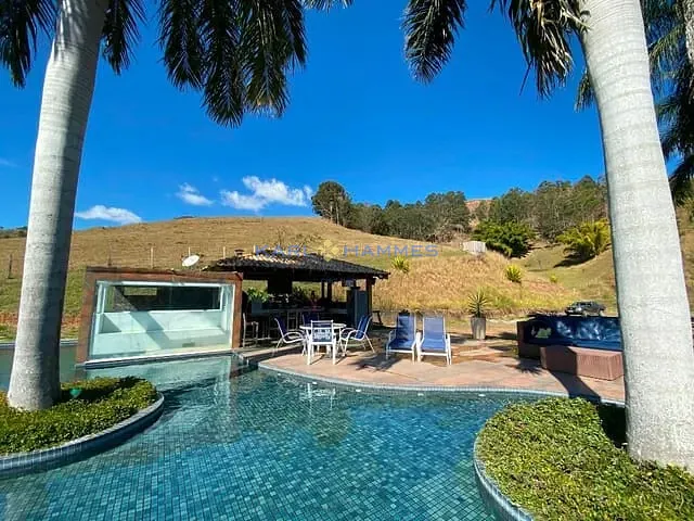 Casa com 22000m² 4 quartos e 1 banheiro, à venda, no bairro Pedro do Rio em Petrópolis