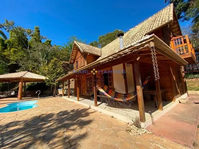 Casa com 22000m² 4 quartos e 1 banheiro, à venda, no bairro Pedro do Rio em Petrópolis