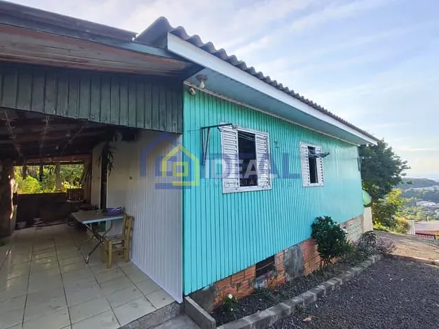 Casa 7 quartos e 3 banheiros, à venda, no bairro Estados em Concórdia