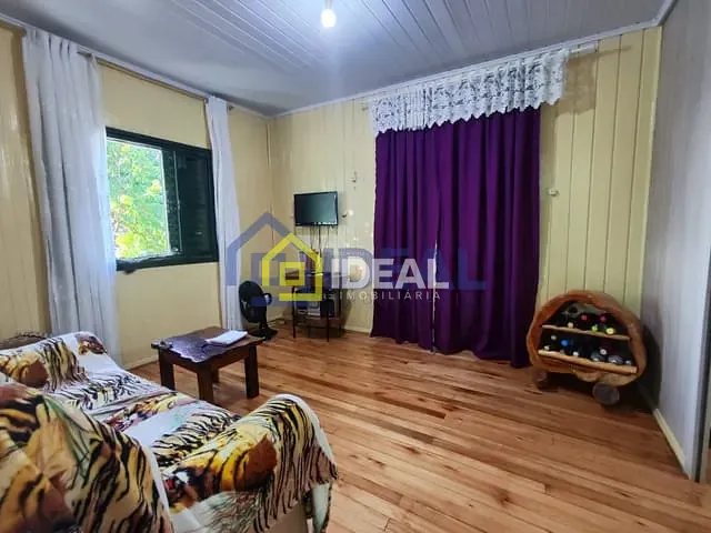 Casa 7 quartos e 3 banheiros, à venda, no bairro Estados em Concórdia