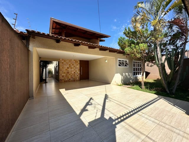 Casa 3 quartos e 4 banheiros, à venda, no bairro Anhanguera em Goiânia