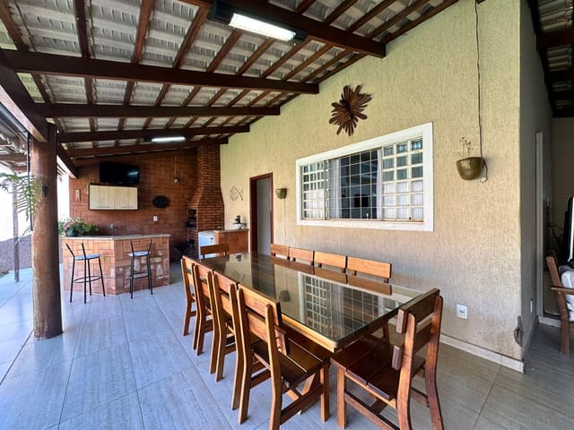 Casa 3 quartos e 4 banheiros, à venda, no bairro Anhanguera em Goiânia