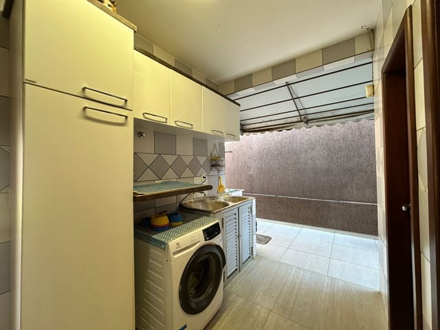 Casa 3 quartos e 4 banheiros, à venda, no bairro Anhanguera em Goiânia