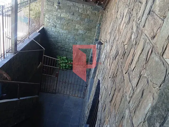 Casa com 300m² 7 quartos e 4 banheiros, à venda, no bairro Carlos Prates em Belo Horizonte