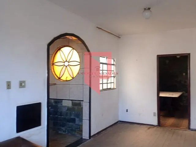 Casa com 300m² 7 quartos e 4 banheiros, à venda, no bairro Carlos Prates em Belo Horizonte