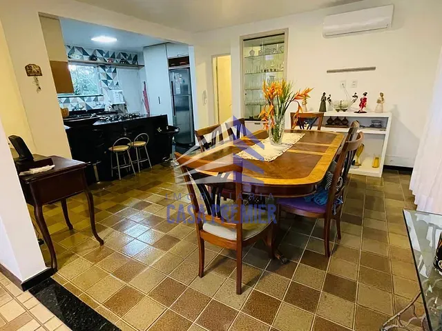 Casa 4 quartos e 5 banheiros, à venda, no bairro São Francisco em Ilhéus