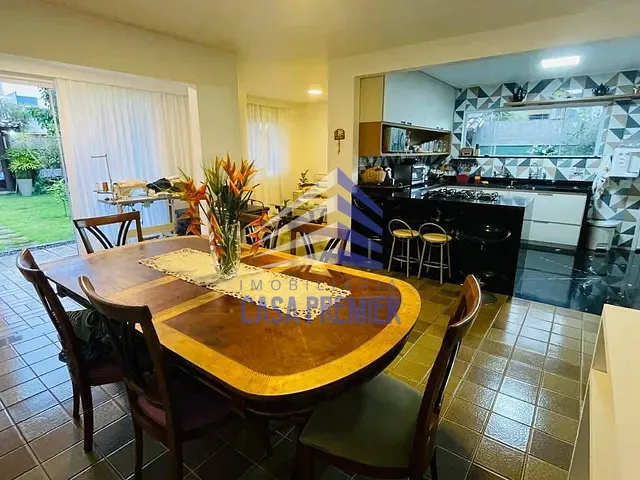 Casa 4 quartos e 5 banheiros, à venda, no bairro São Francisco em Ilhéus