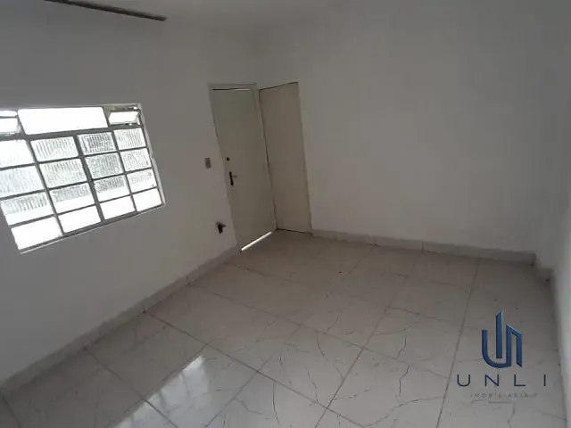 Casa 1 quarto e 1 banheiro, para alugar, no bairro Jardim Amália em Volta Redonda