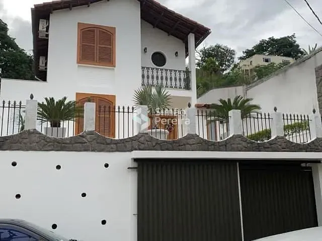 Casa 3 quartos e 3 banheiros, à venda, no bairro Centro em Três Rios