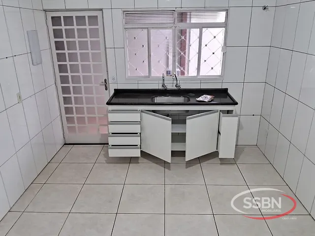 Casa 3 quartos e 1 banheiro, para alugar, no bairro Parque Residencial Klavin em Nova Odessa