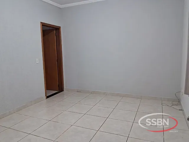 Casa 3 quartos e 1 banheiro, para alugar, no bairro Parque Residencial Klavin em Nova Odessa
