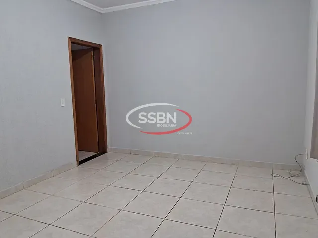 Casa 3 quartos e 1 banheiro, para alugar, no bairro Parque Residencial Klavin em Nova Odessa