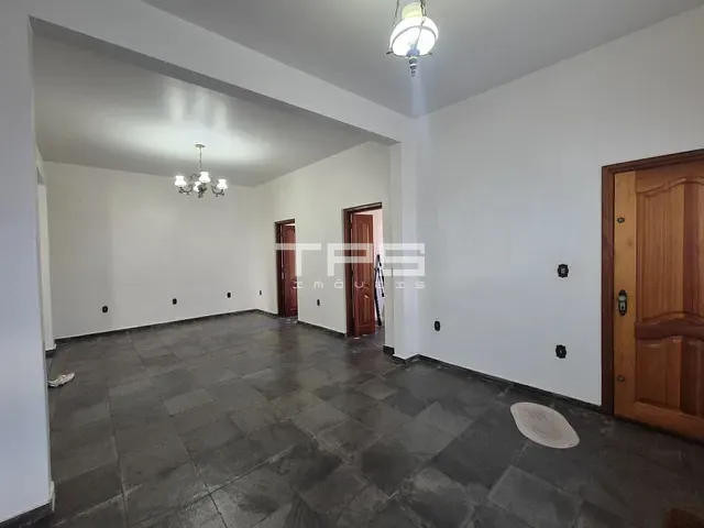 Casa com 387m² 5 quartos e 3 banheiros, à venda, no bairro Centro em Guaratinguetá