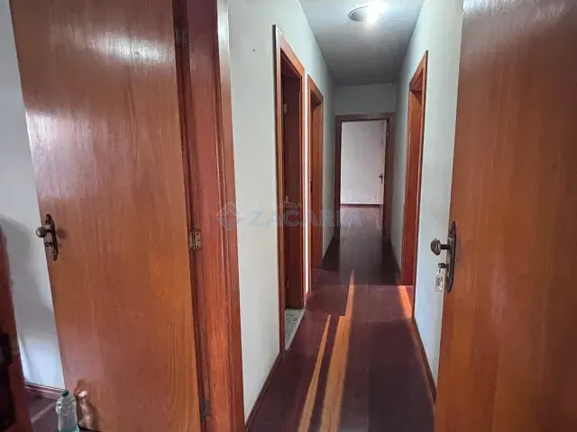 Casa 4 quartos e 4 banheiros, à venda, no bairro Vila Agari em Apucarana