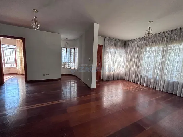Casa 4 quartos e 4 banheiros, à venda, no bairro Vila Agari em Apucarana