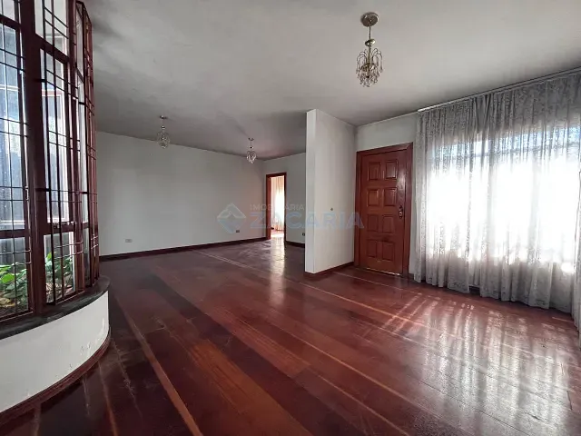 Casa 4 quartos e 4 banheiros, à venda, no bairro Vila Agari em Apucarana