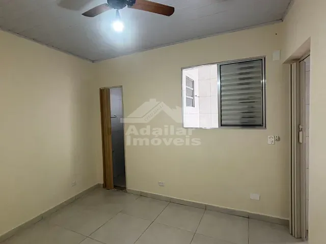 Casa com 40m² 1 quarto e 1 banheiro, para alugar, no bairro Vila Nogueira em Diadema