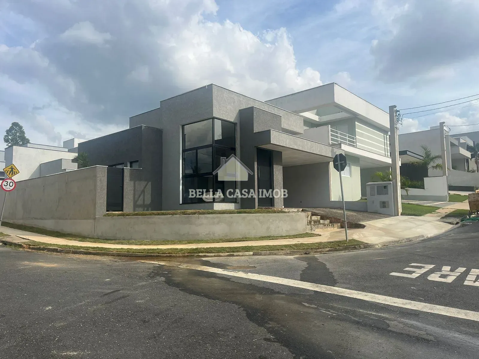 Casa, 3 quartos, 196 m² - Foto 1