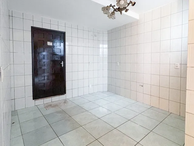 Casa 4 quartos e 1 banheiro, para alugar, no bairro Sacramenta em Belém